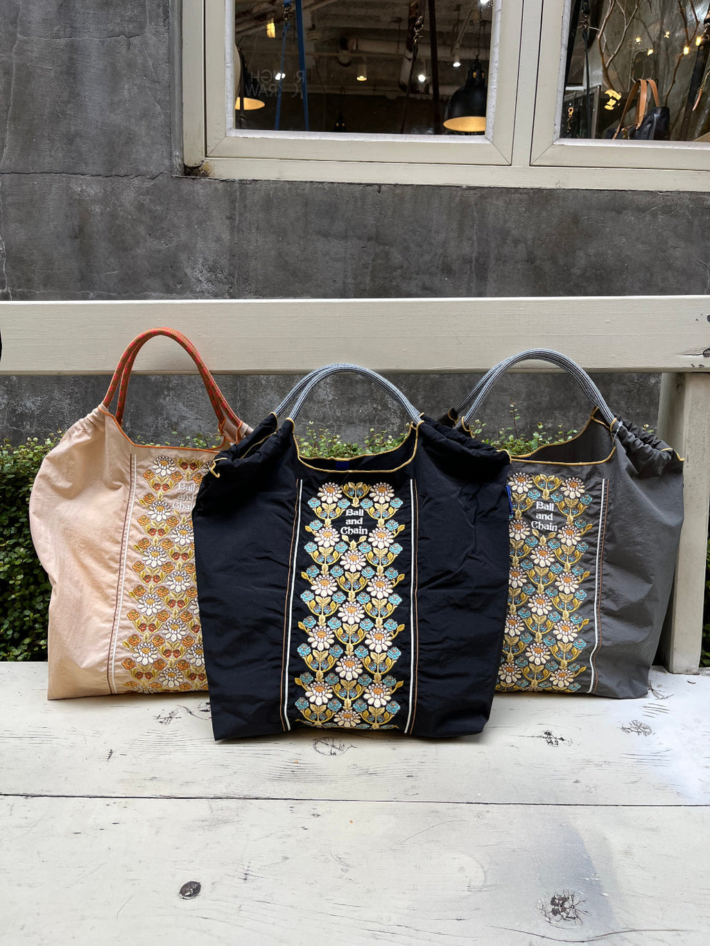 Flower Line M#01 Black-301046