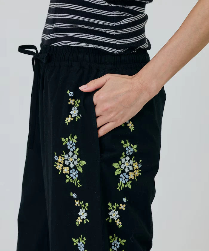 India Scallop Floral Embroidery Pants