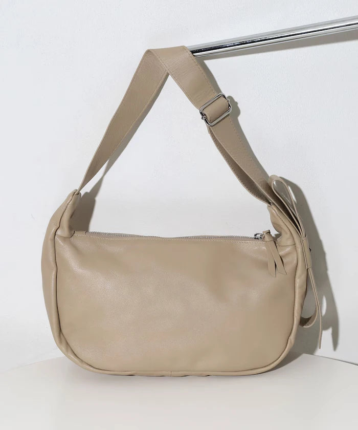 Leather Half Moon Shoulder Bag / Cowhide / Water-Repellent Leather