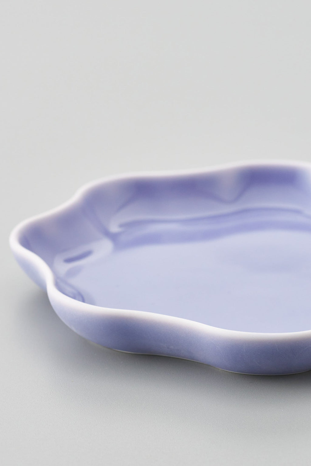 PORCELAIN POTTERY PLATE SMALL