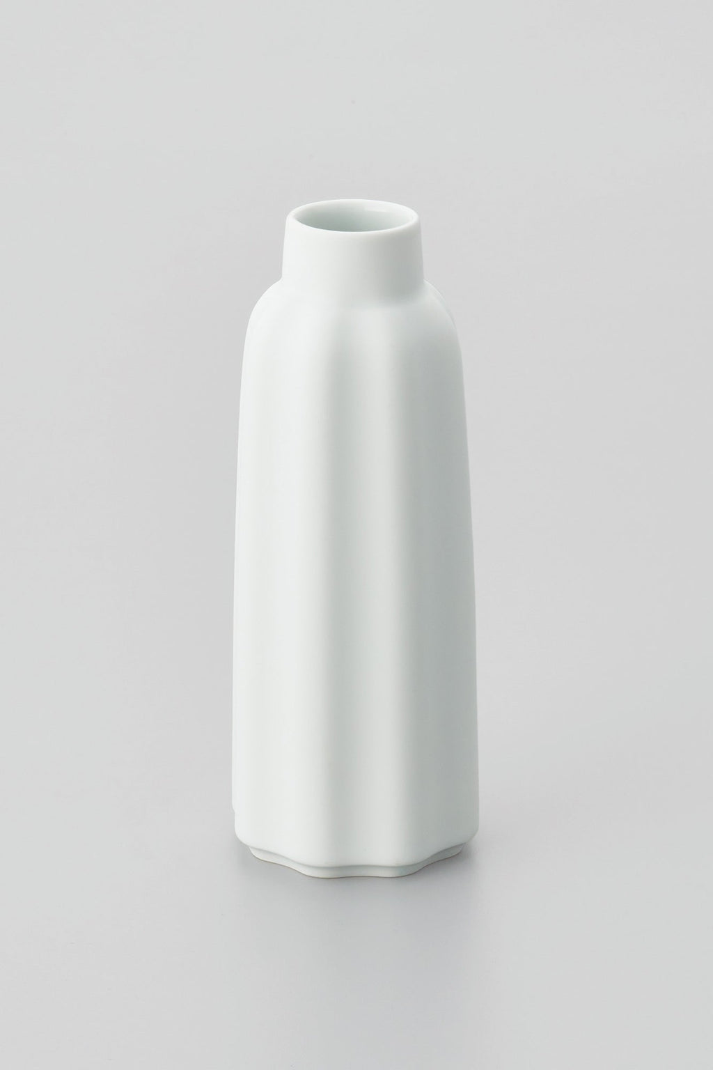 PORCELAIN POTTERY VASE - WHITE
