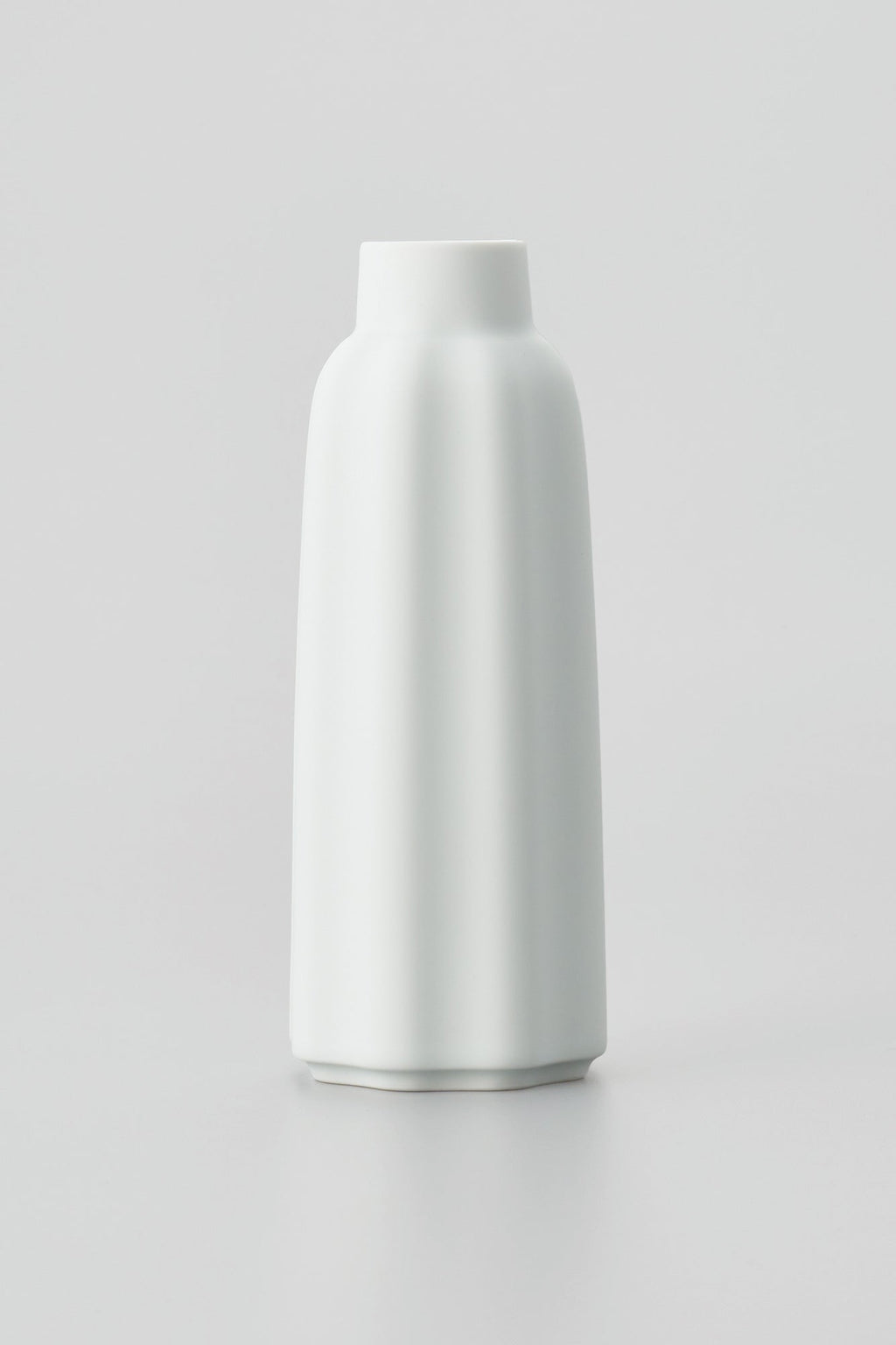 PORCELAIN POTTERY VASE