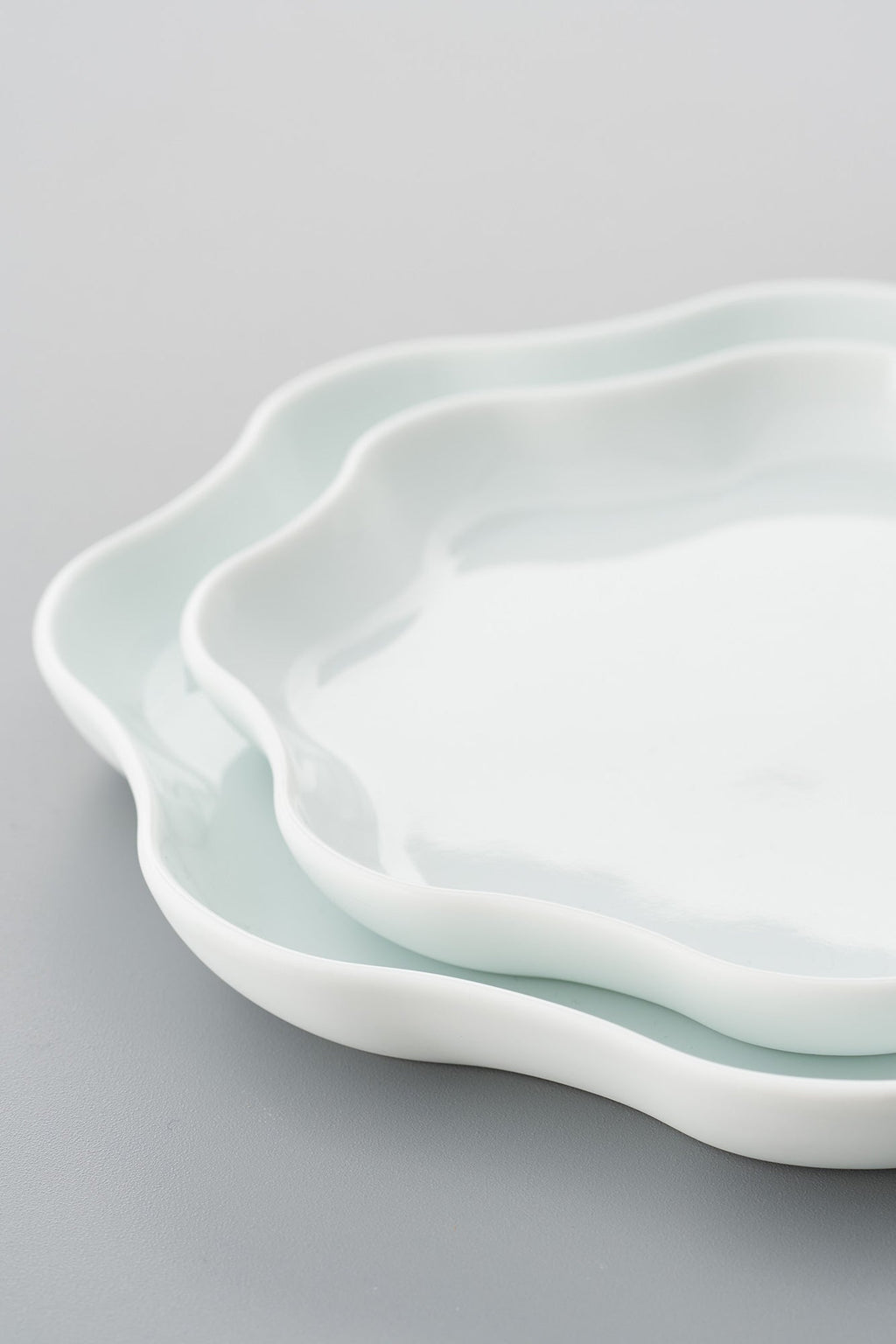 PORCELAIN POTTERY PLATE MEDIUM