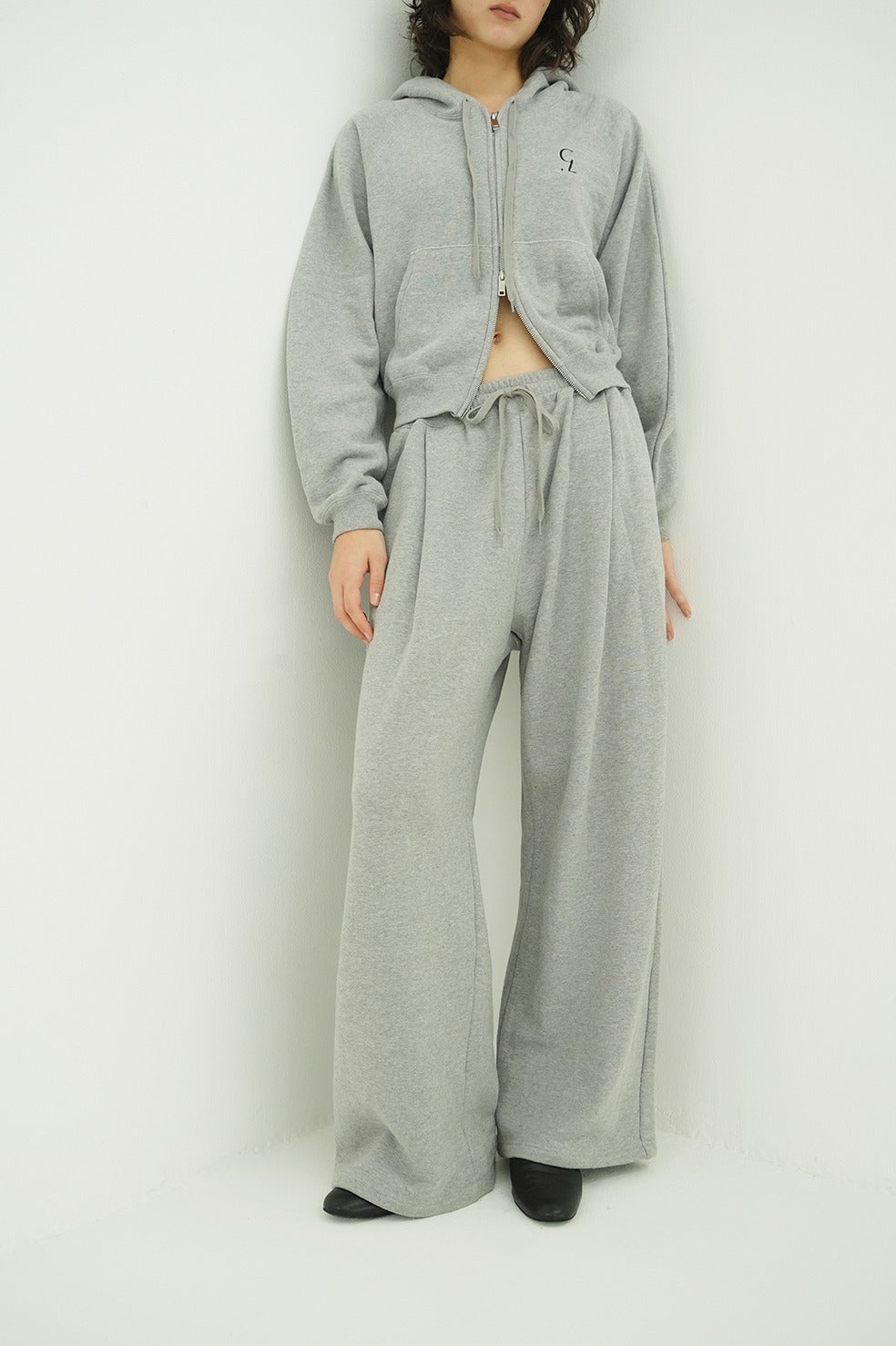 LOGO SWEAT TUCK WIDE PANTS