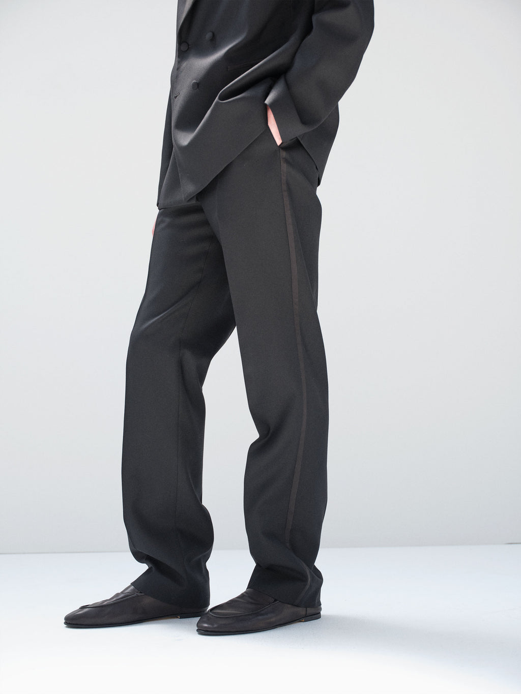 HIGH-DENSITY WOOL WORSTED SLACKS