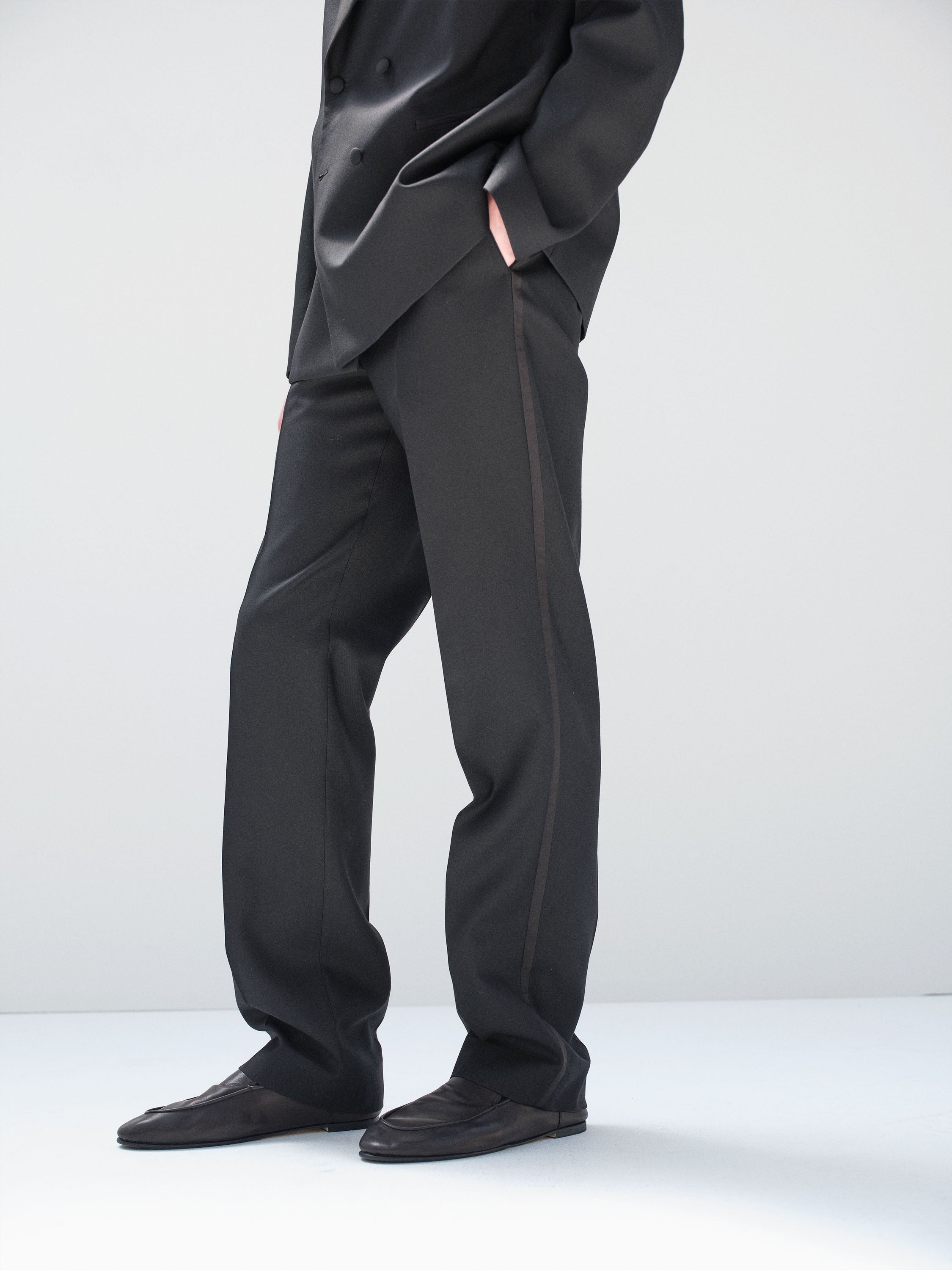HIGH-DENSITY WOOL WORSTED SLACKS
