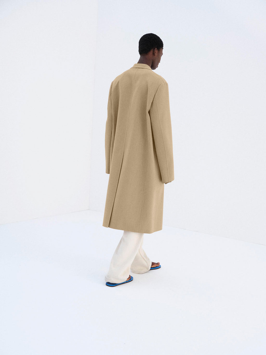 STRUCTURED WOOL GABARDINE HAND SEWN COAT