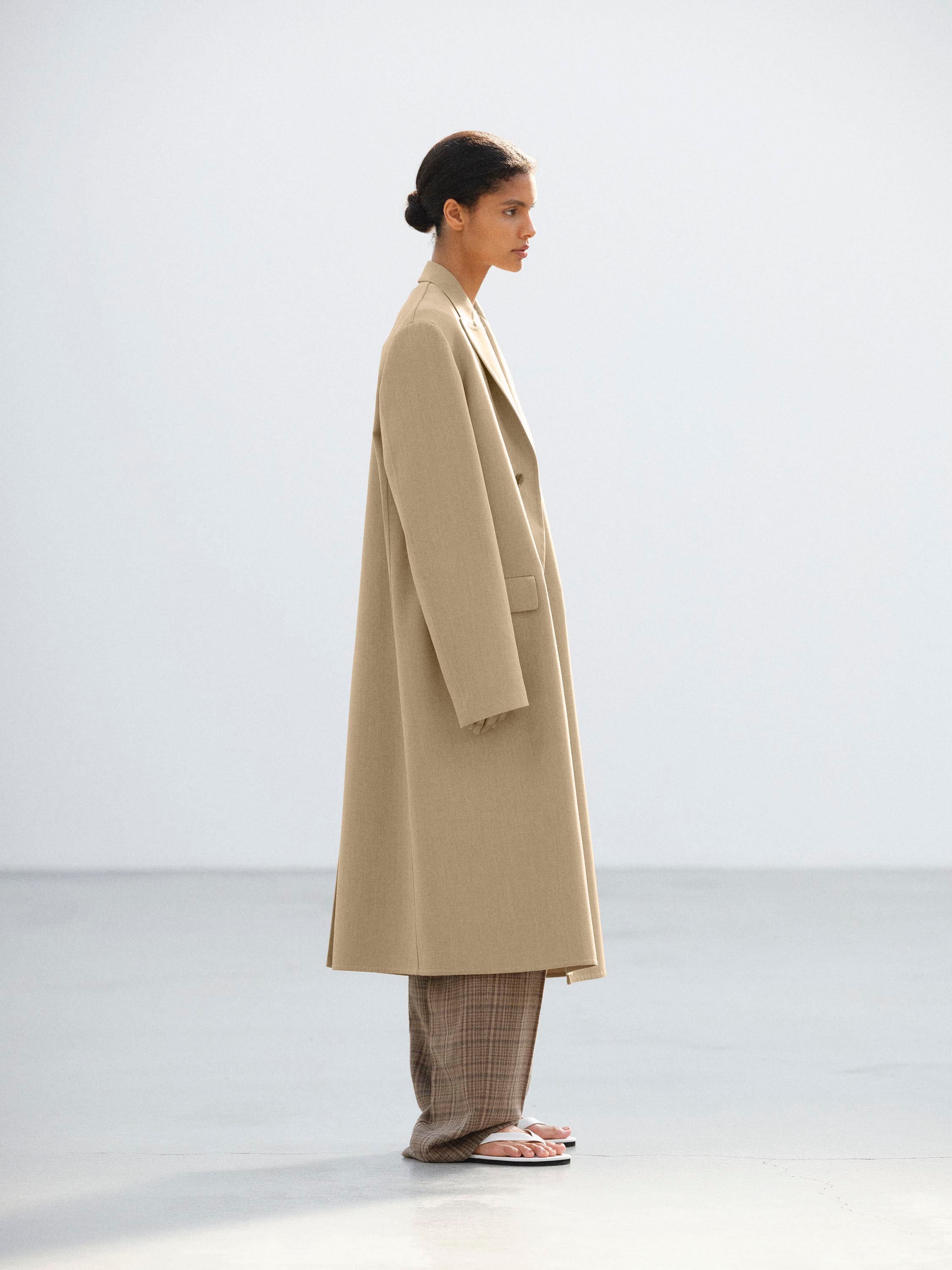 STRUCTURED WOOL GABARDINE HAND SEWN COAT