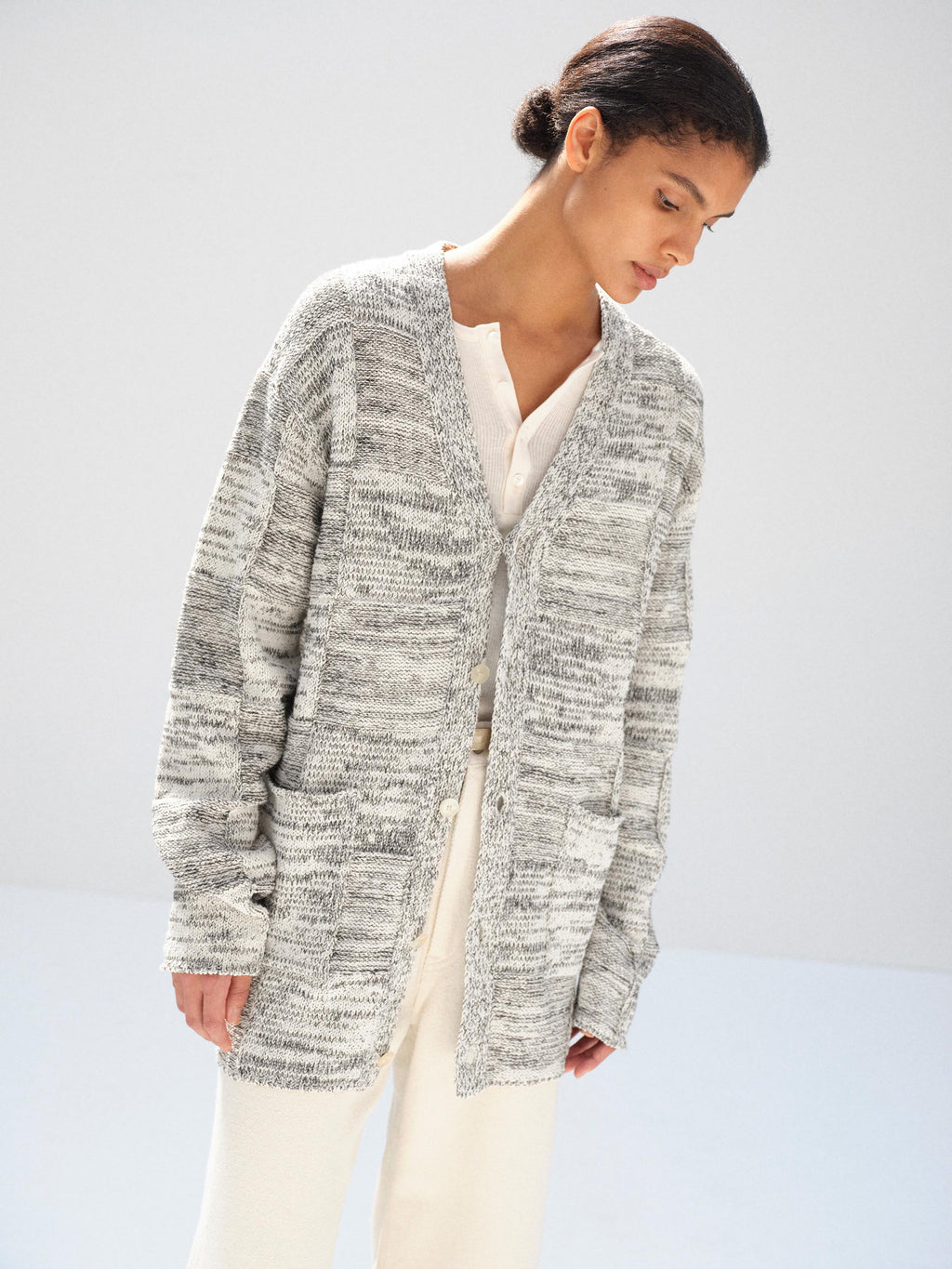STRUCTURED COTTON LINEN PANEL KNIT CARDIGAN - OFF WHITE &times; BLACK