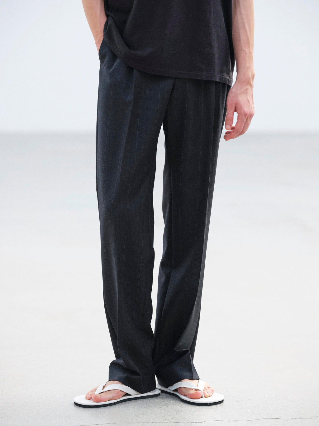 BLUEFACED WOOL TWO-TUCK SLACKS