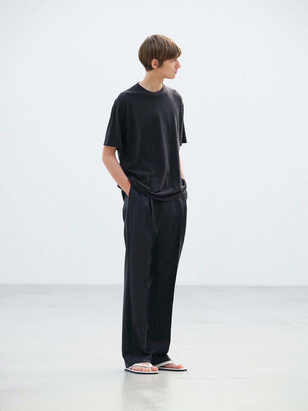 BLUEFACED WOOL TWO-TUCK SLACKS