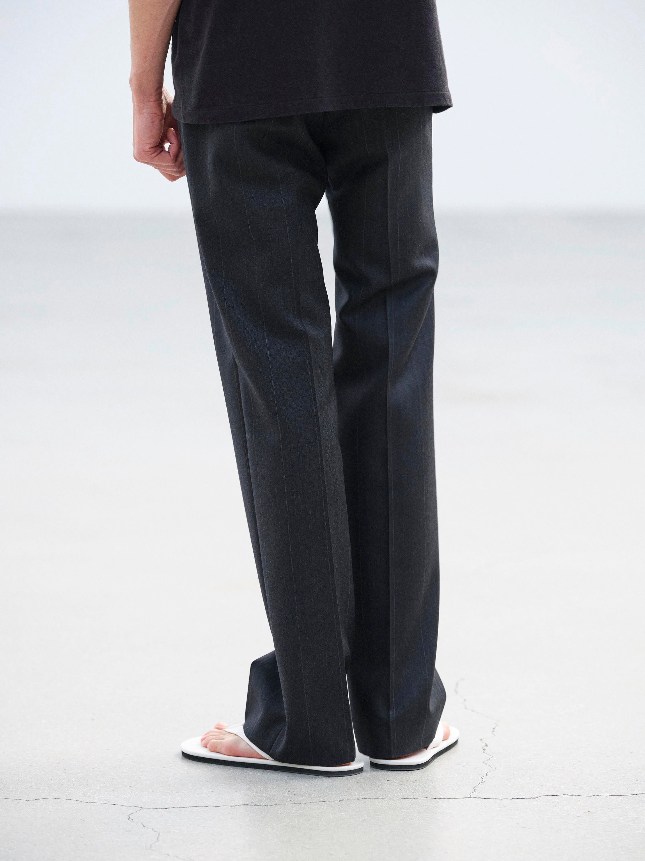 BLUEFACED WOOL TWO-TUCK SLACKS