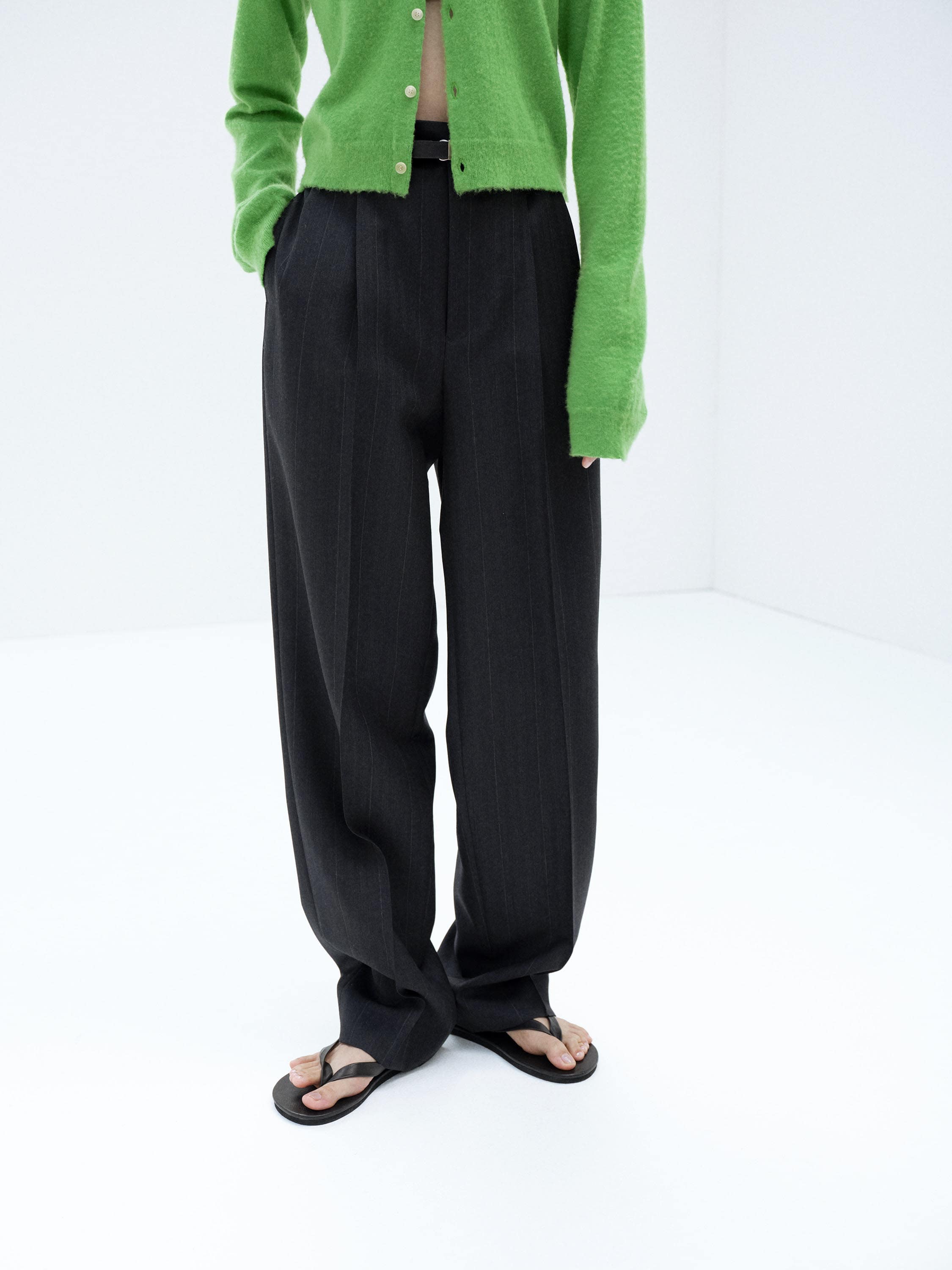 BLUEFACED WOOL TWO-TUCK SLACKS