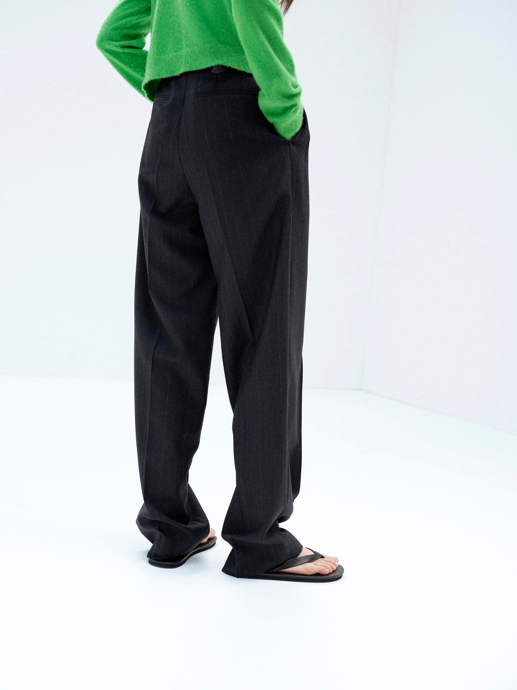 BLUEFACED WOOL TWO-TUCK SLACKS