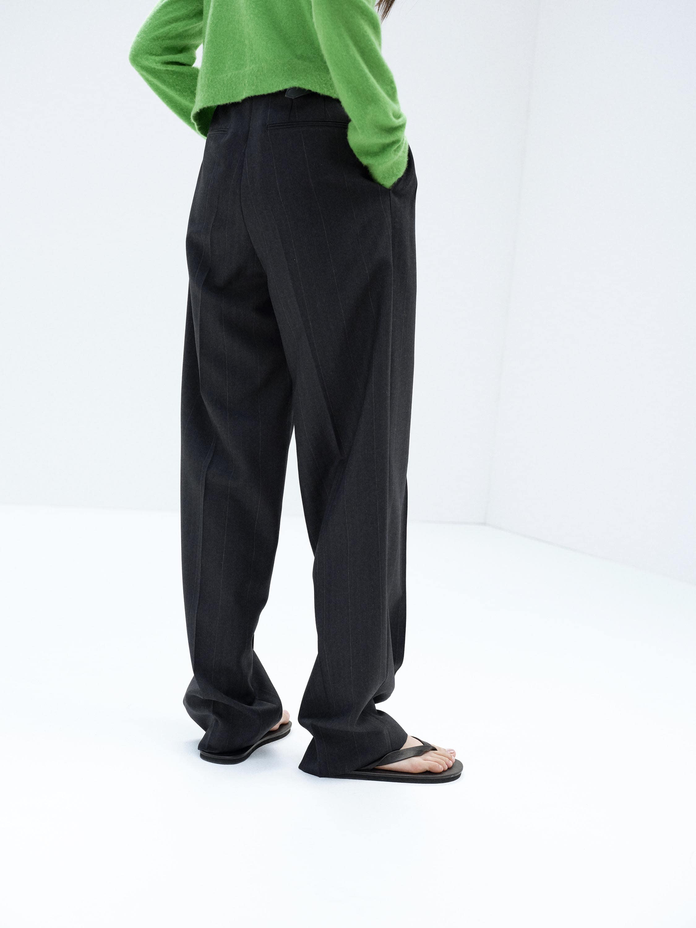 BLUEFACED WOOL TWO-TUCK SLACKS
