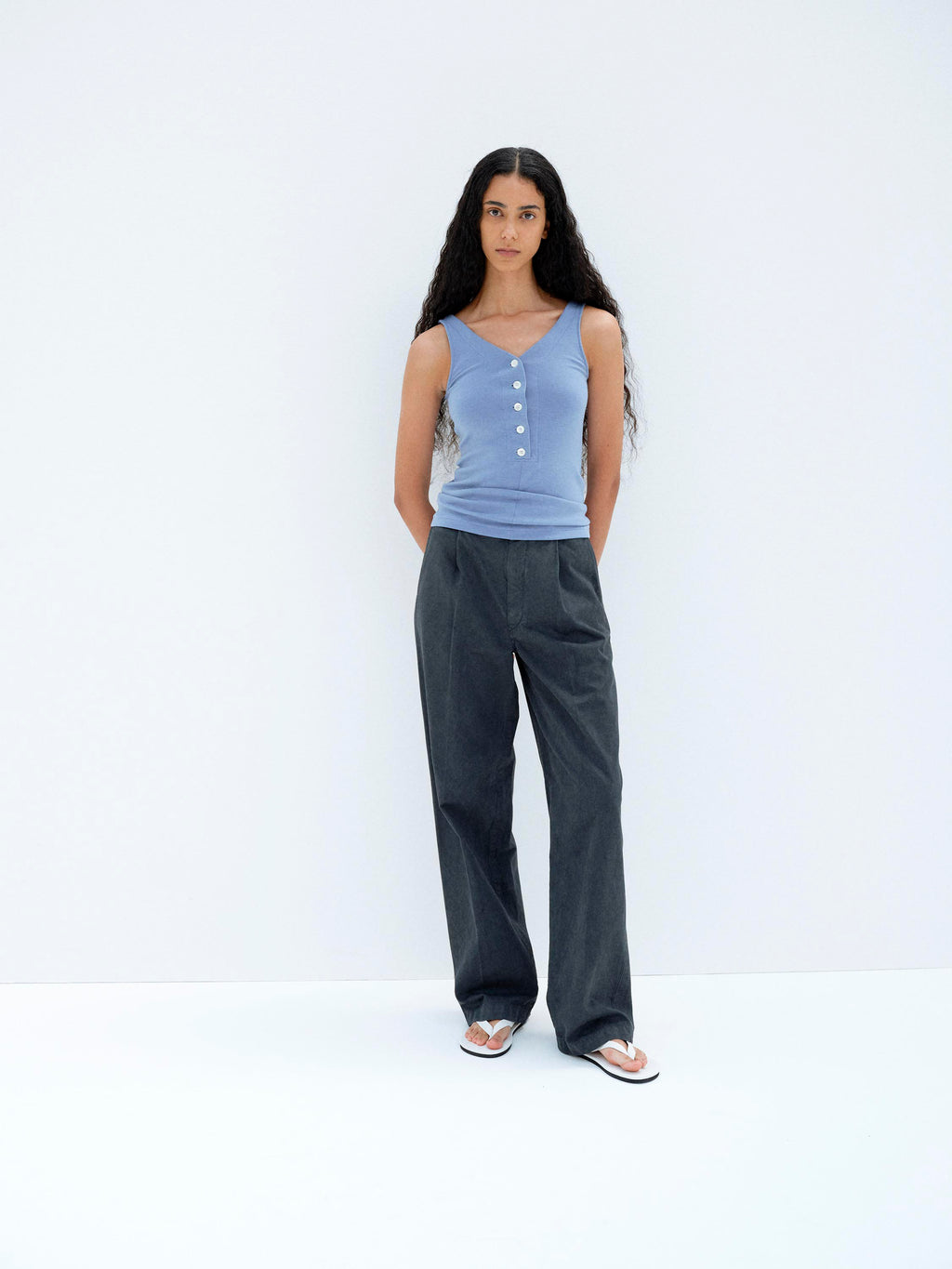 GARMENT-DYED FINX LIGHT CHINO ONE-TUCK WIDE PANTS