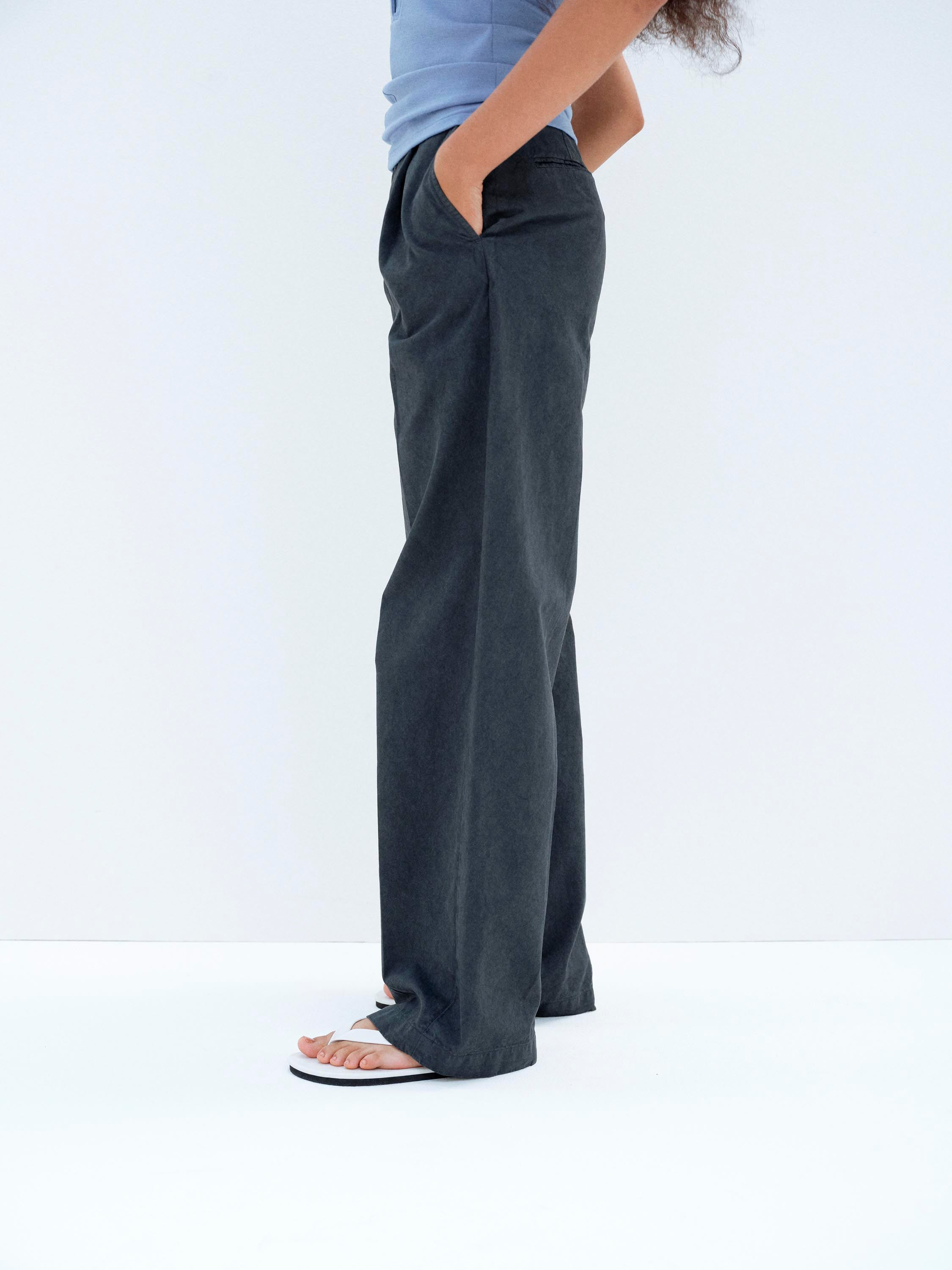 GARMENT-DYED FINX LIGHT CHINO ONE-TUCK WIDE PANTS