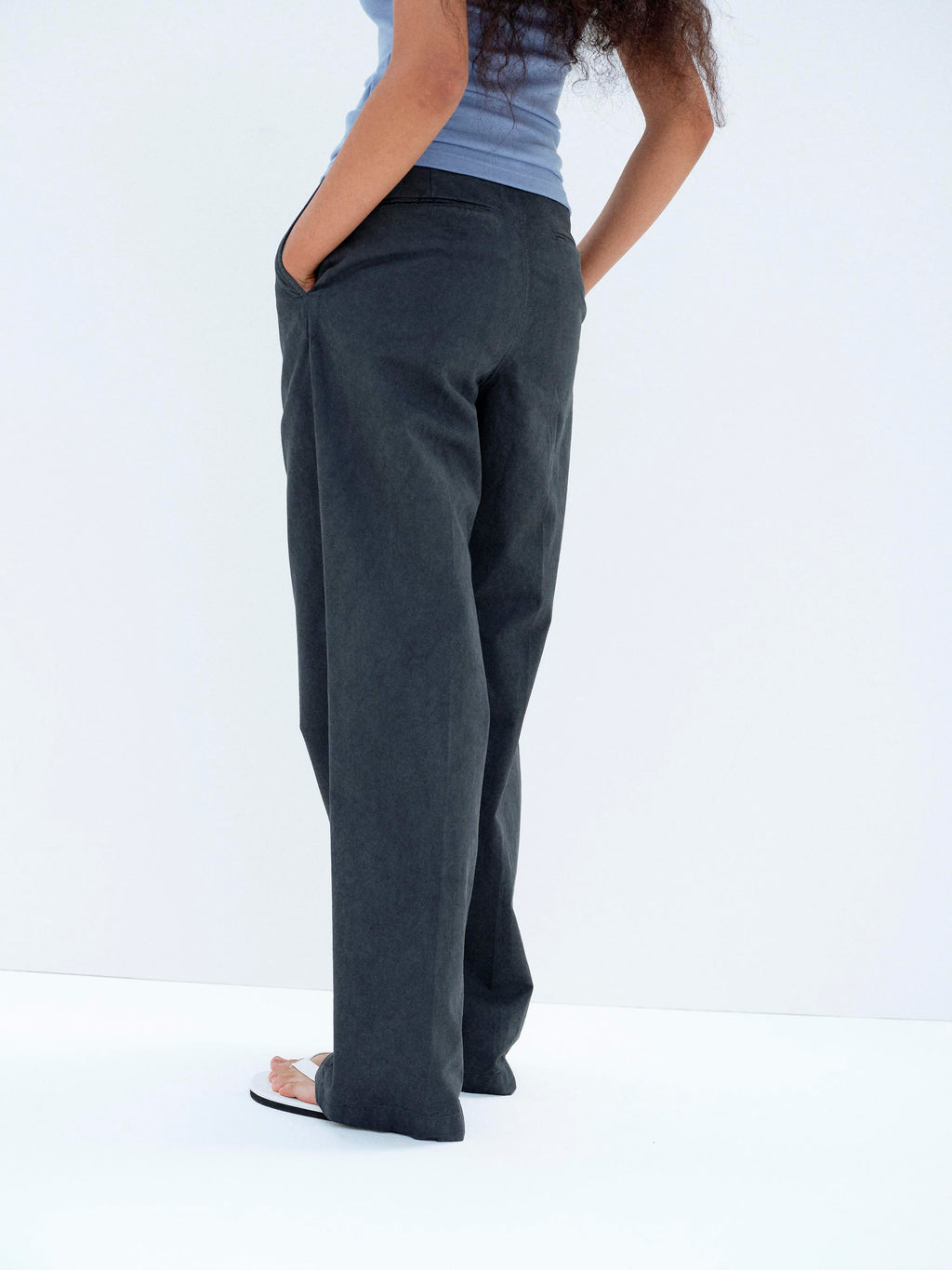 GARMENT-DYED FINX LIGHT CHINO ONE-TUCK WIDE PANTS