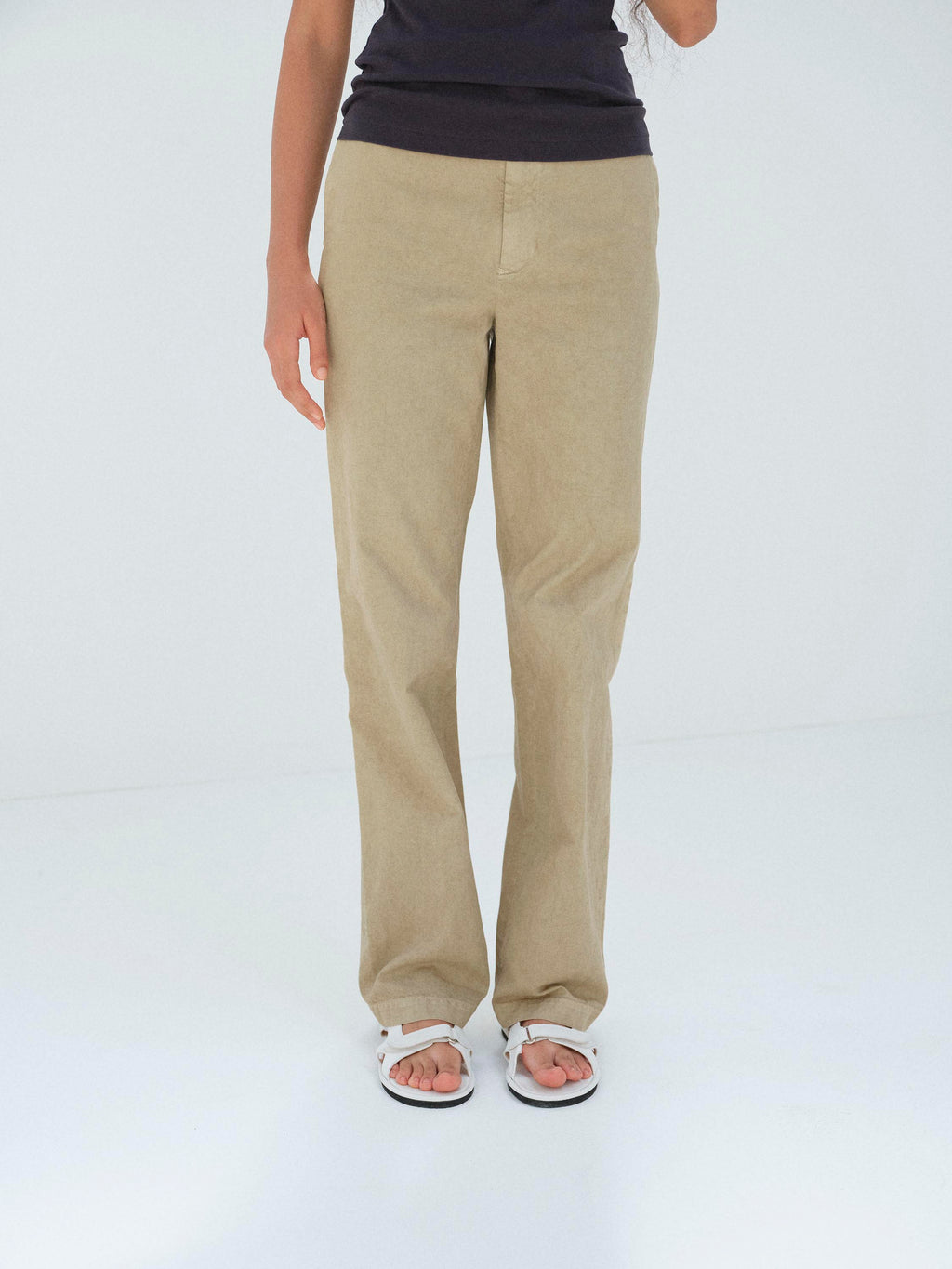 GARMENT-DYED FINX LIGHT CHINO PANTS