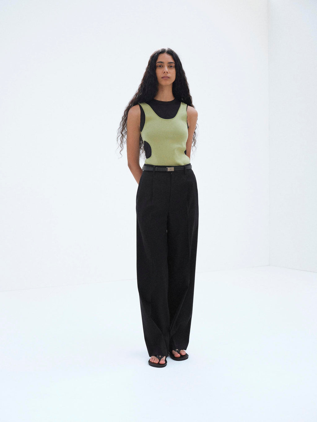LIGHT WOOL MAX GABARDINE TWO-TUCK SLACKS