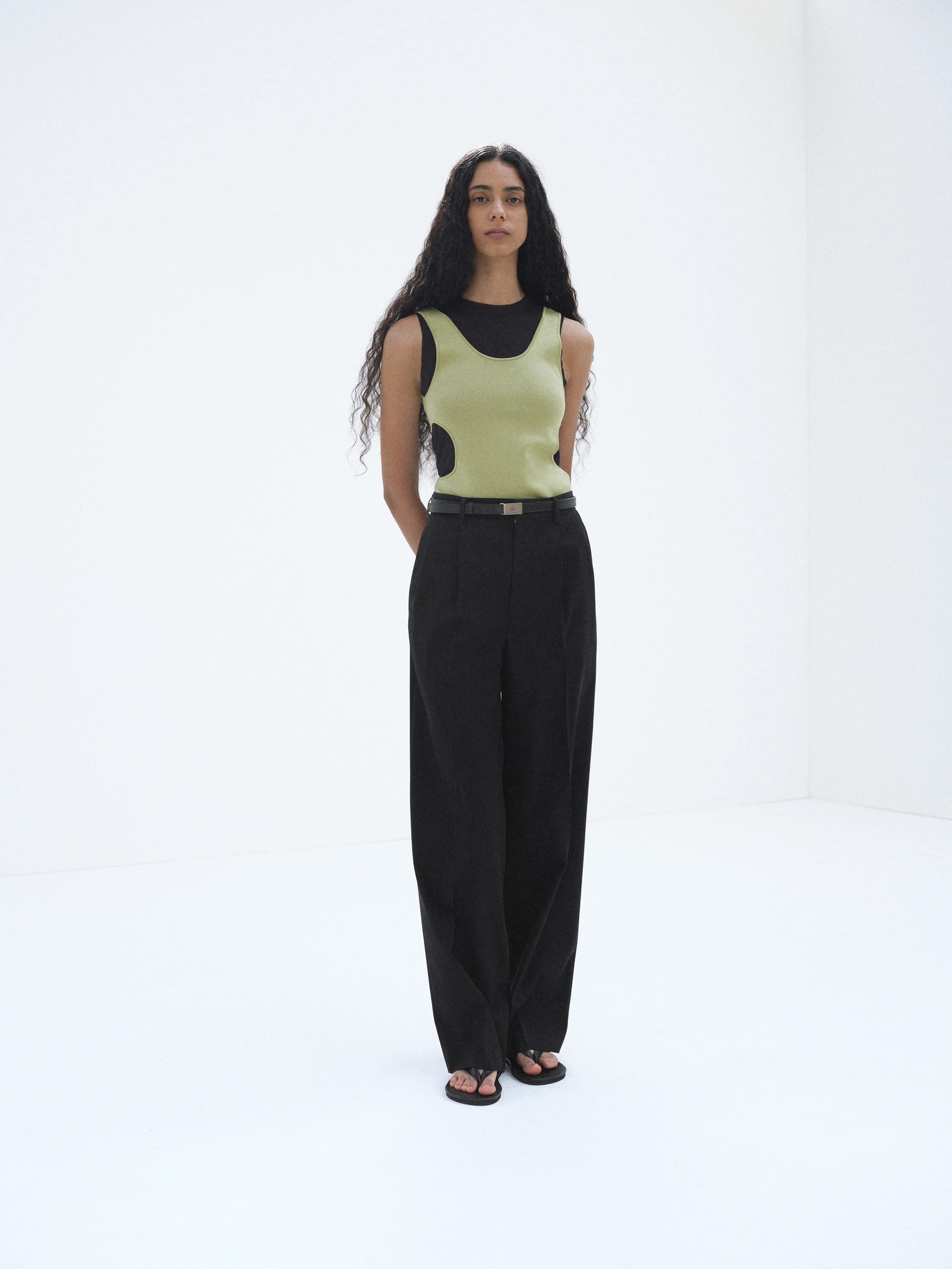 LIGHT WOOL MAX GABARDINE TWO-TUCK SLACKS