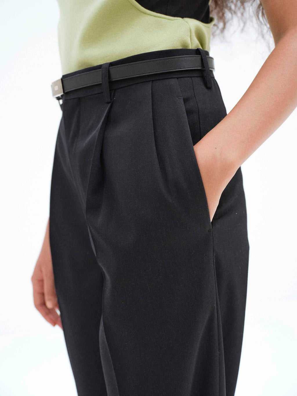 LIGHT WOOL MAX GABARDINE TWO-TUCK SLACKS