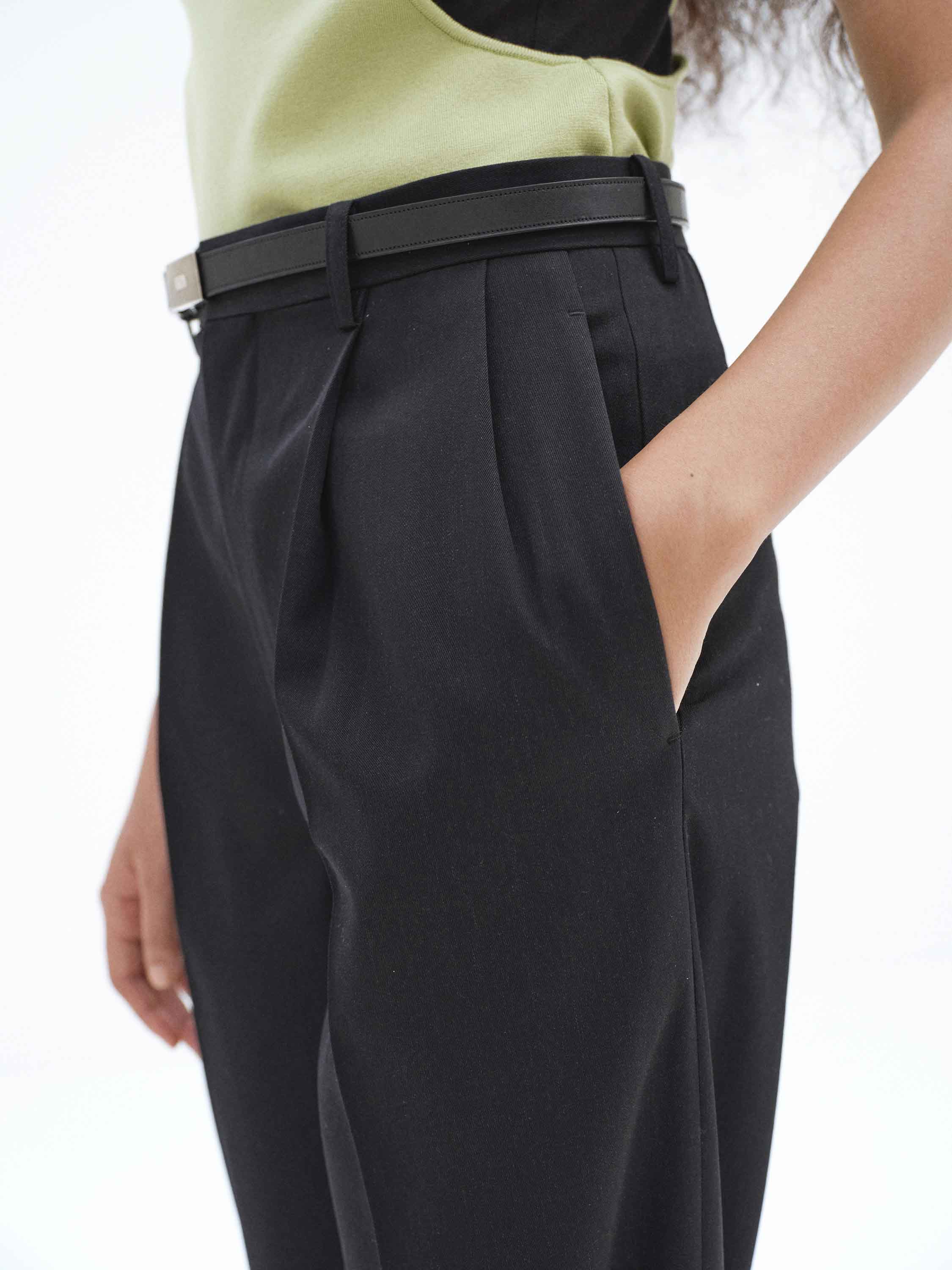 LIGHT WOOL MAX GABARDINE TWO-TUCK SLACKS