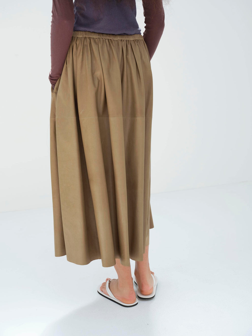 FINE BABY CALF GATHER SKIRT
