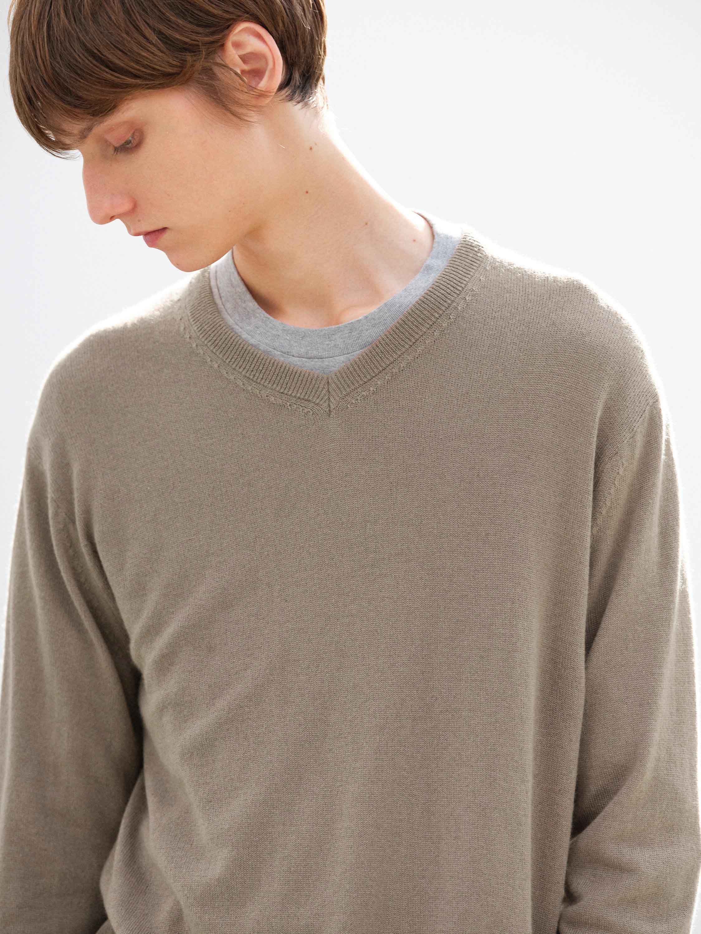 SUPER FINE CASHMERE SILK KNIT V-NECK P/O